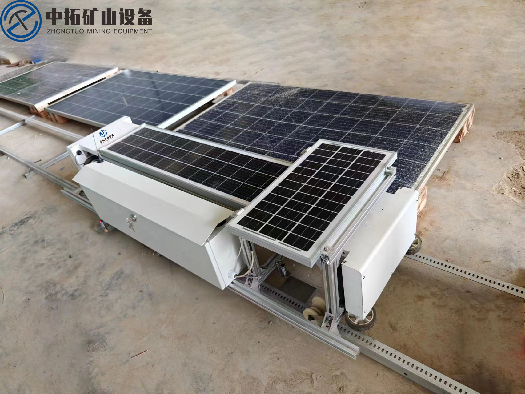 接駁擺渡式光伏清掃機器人